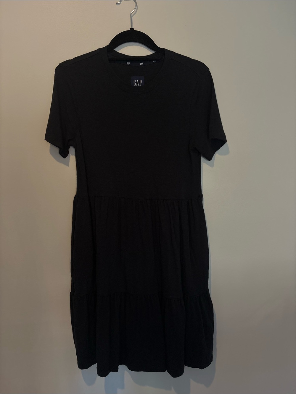 GAP Black Short Sleeve Tiered Mini Dress